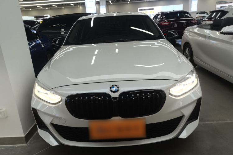 宝马1系 2022款 125i M运动曜夜版车身外观2