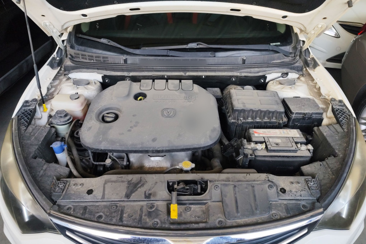 长安 逸动 2016款 XT 1.6L 自动俊酷型机舱底盘24