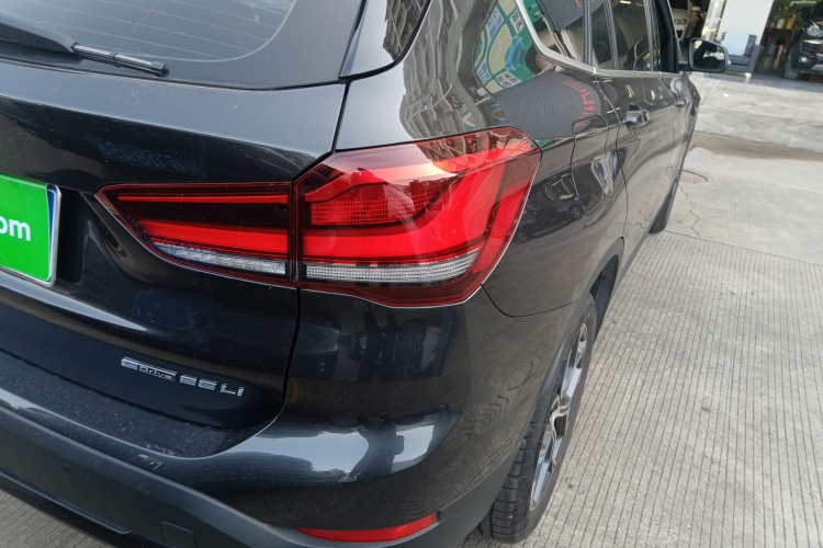 宝马X1 2022款 sDrive25Li 领先型车身外观9