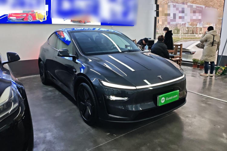 特斯拉 Model Y 2025款 长续航全轮驱动 首发版车身外观3