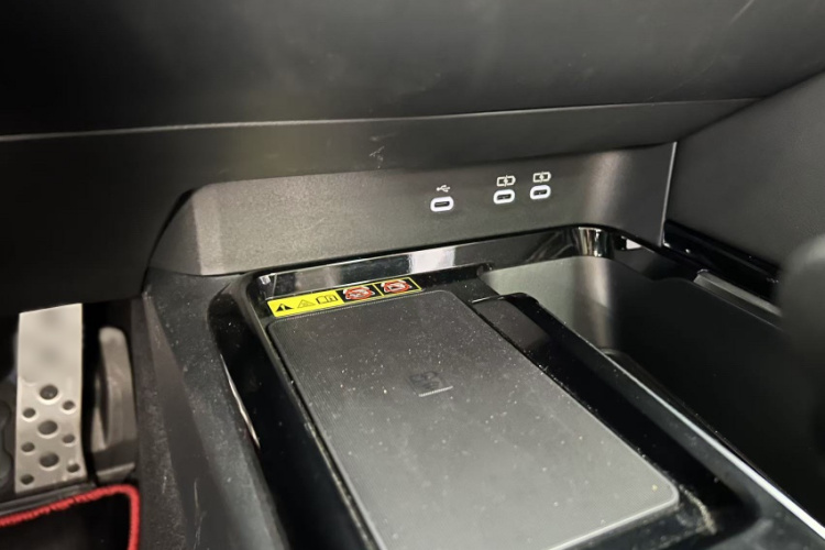 丰田 凯美瑞 2026款 双擎 2.0HSE 运动Lite版中控内饰7003