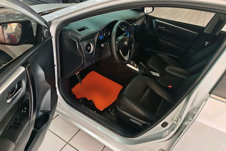 丰田 卡罗拉 2018款 1.2T S-CVT GL智享版中控内饰7005