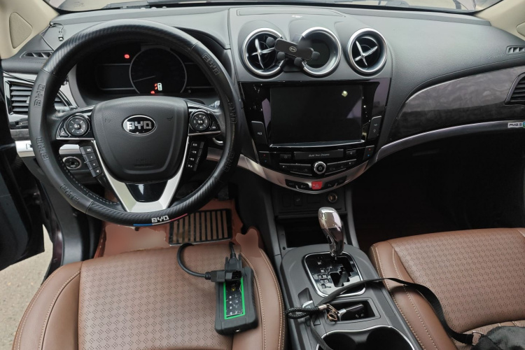 比亚迪S7 2016款 2.0T 自动尊贵型Plus中控内饰12