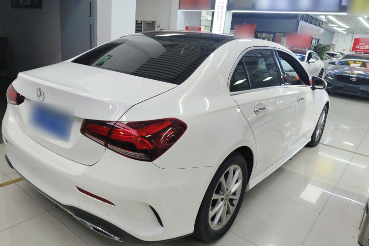 奔驰A级 2020款 改款 A 200 L 运动轿车时尚型车身外观7