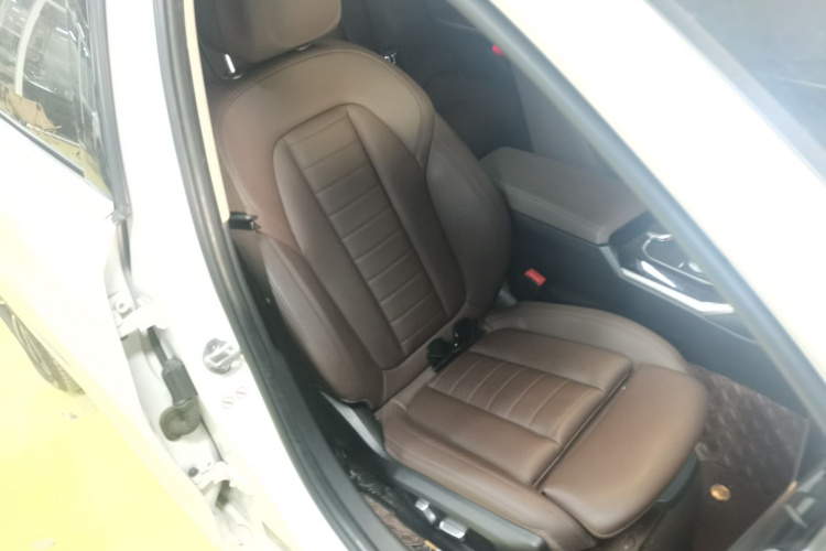 宝马3系 2021款 320Li M运动套装局部细节41