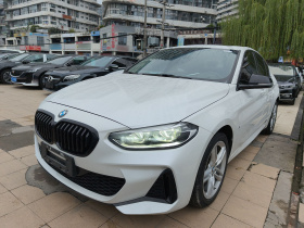 宝马1系 2023款 120i M运动曜夜版