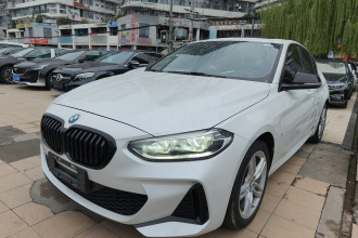 宝马1系 2023款 120i M运动曜夜版