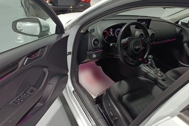 奥迪A3 2015款 Sportback 35 TFSI 百万纪念智领型中控内饰20