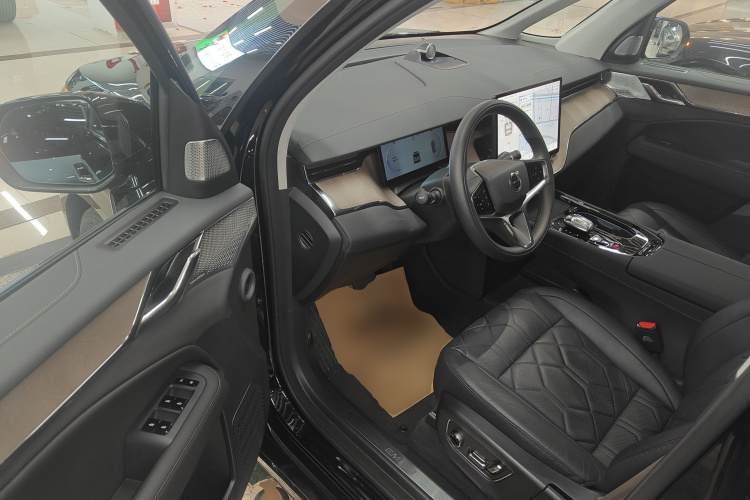 沃尔沃EM90 2025款 Ultra 六座中控内饰7003