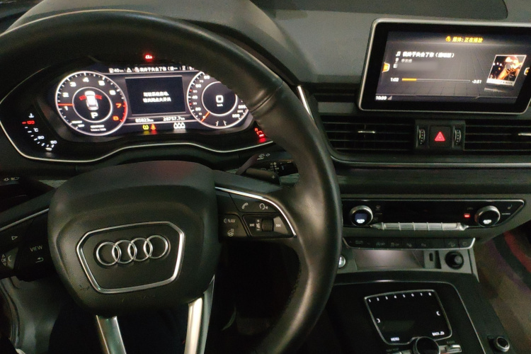 奥迪Q5L 2018款 45 TFSI 尊享时尚型 国V中控内饰12