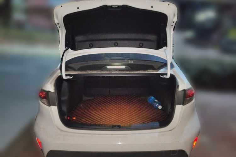 丰田 雷凌 2023款 TNGA 1.5L CVT进取版中控内饰23