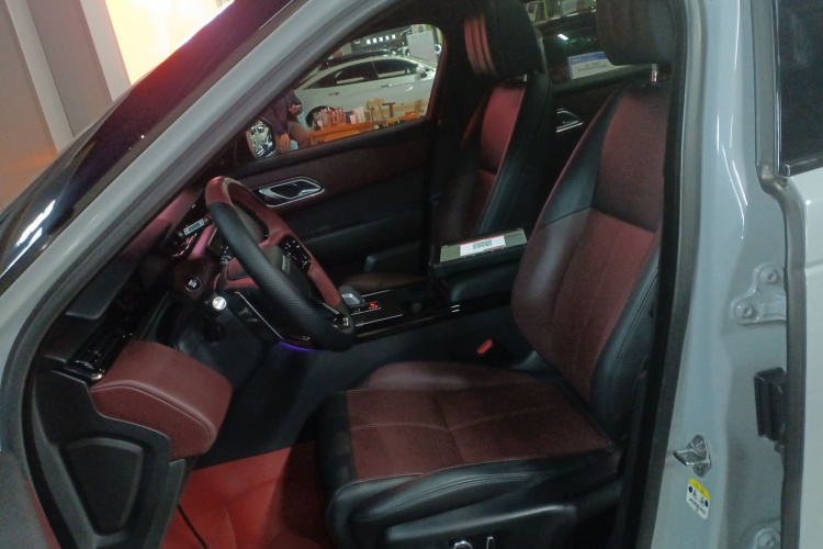 路虎 揽胜星脉 2024款 Dynamic HSE中控内饰19