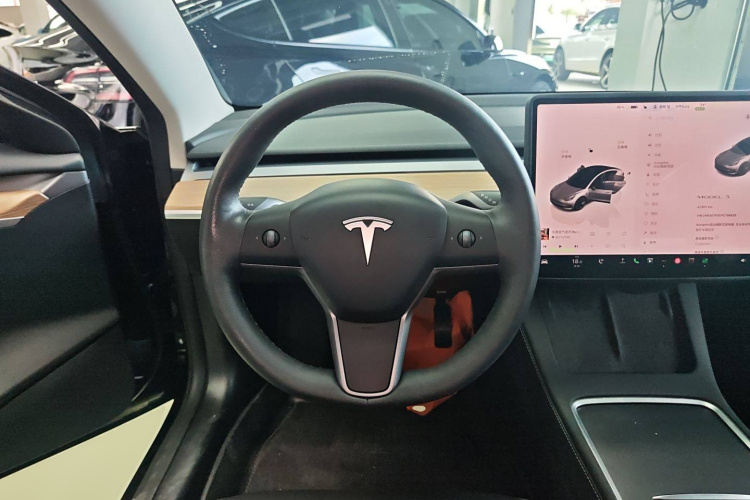 特斯拉 Model 3 2022款 后轮驱动版中控内饰13