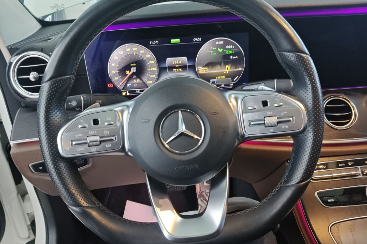 奔驰E级 2019款 E 260 L 运动型中控内饰13