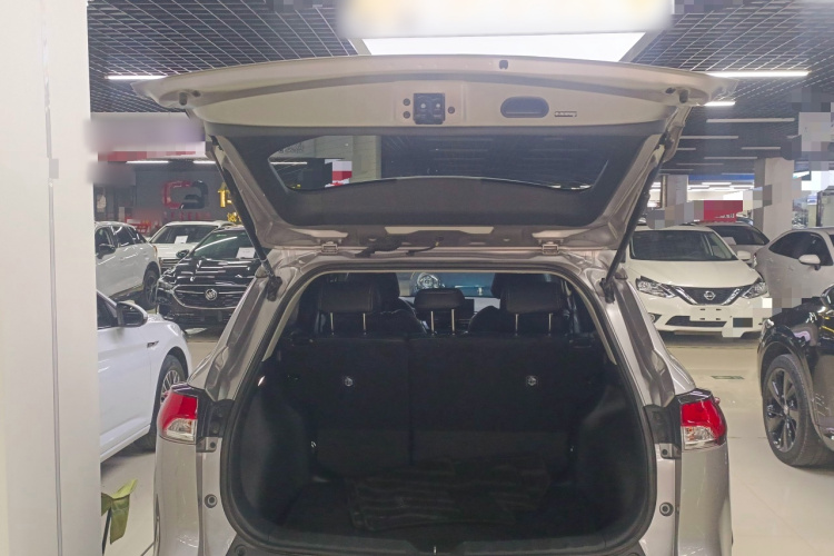 丰田 卡罗拉锐放 2023款 2.0L 精英版局部细节23