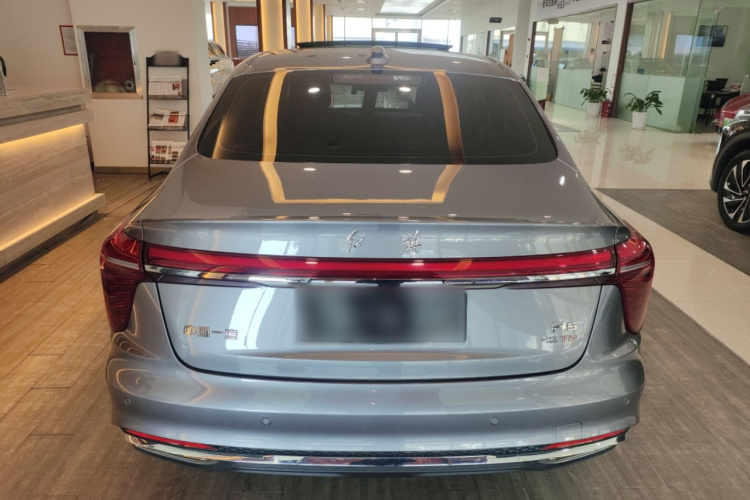 红旗H5 2023款 2.0T 自动智联旗享版车身外观6