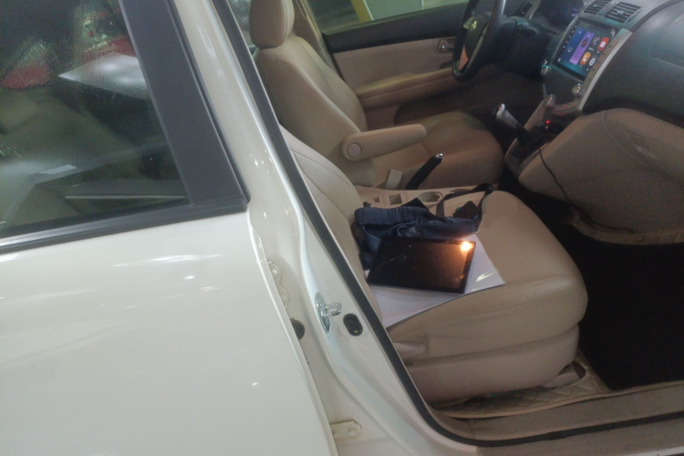 比亚迪S6 2014款 2.0L 手动豪华型 5座局部细节41