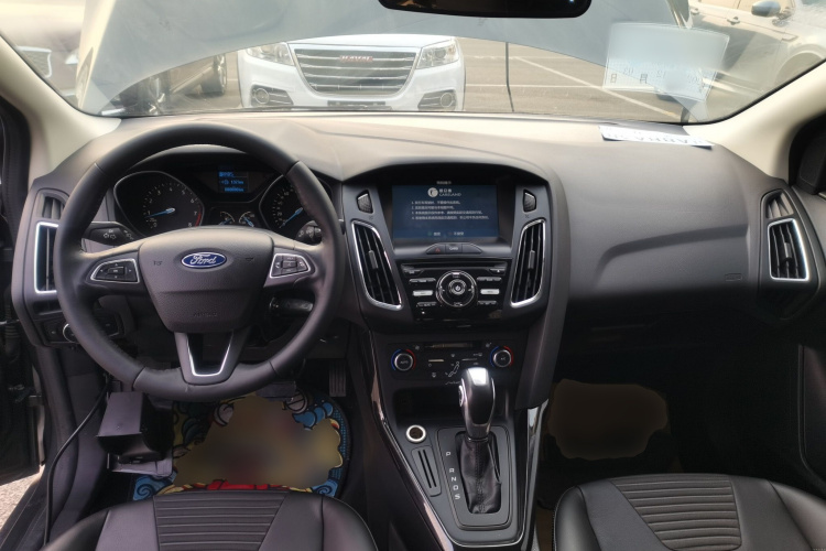福特 福克斯 2015款 三厢 1.6L 自动风尚型中控内饰12