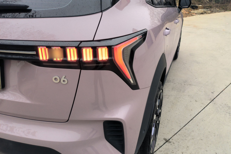 领克06 2021款 1.5T Shero粉色特别版车身外观9