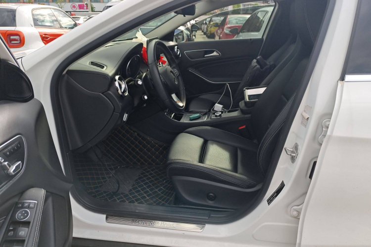 奔驰GLA 2017款 GLA 200 时尚型局部细节19