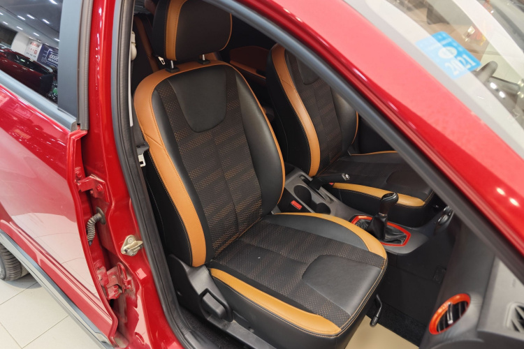 奇瑞 瑞虎3X 2017款 1.5L 手动时尚版局部细节41