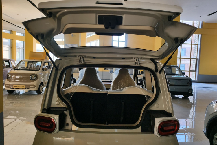 五菱汽车 宏光MINIEV 2024款 第三代 215km 青春版机舱底盘23