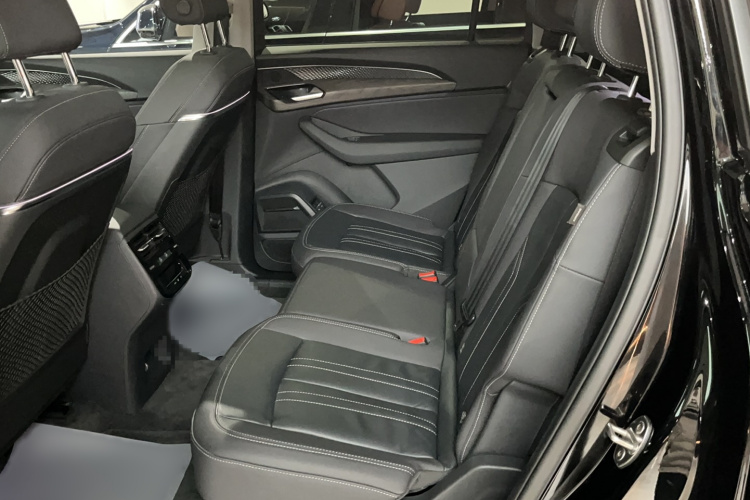 奥迪Q6 2023款 40 TFSI quattro 观云型 Light 羽林套装中控内饰7001