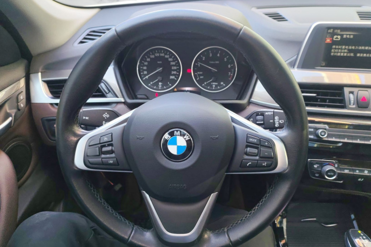 宝马X1 2018款 sDrive18Li 尊享型中控内饰13