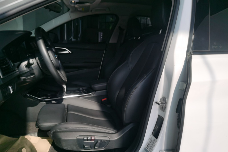 宝马1系 2020款 120i M运动套装中控内饰19