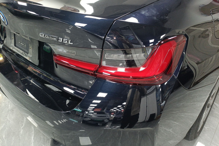 宝马i3 2022款 eDrive 35 L车身外观9