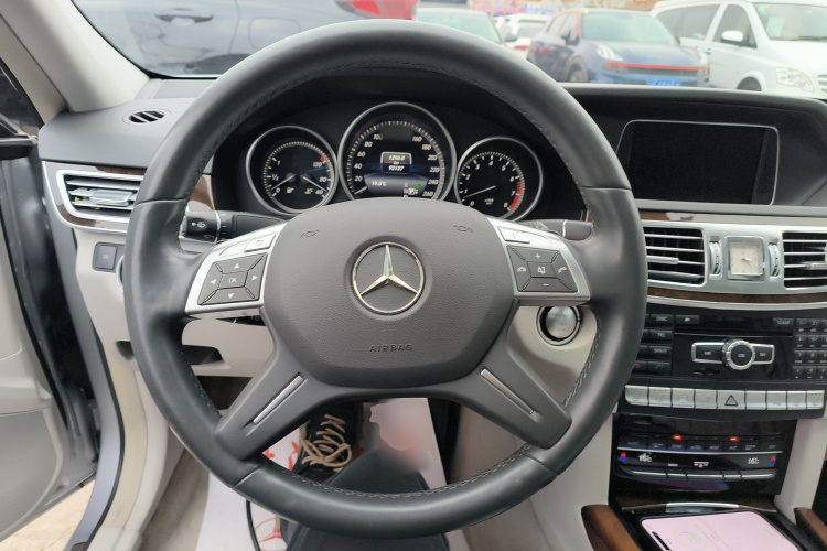 奔驰E级 2014款 E 300 L中控内饰13