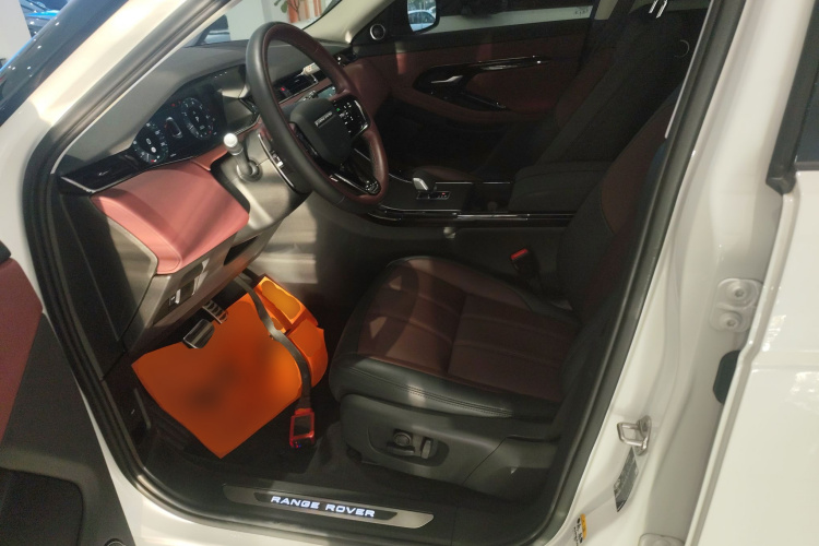 路虎 2024款 揽胜极光L SE 驭光尊耀版中控内饰19