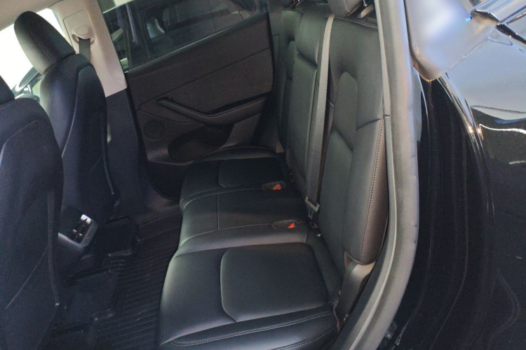 特斯拉 Model Y 2022款 改款 长续航全轮驱动版中控内饰7004