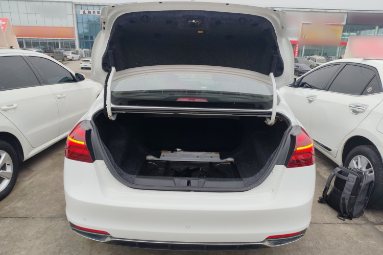 吉利汽车 帝豪 2019款  领军版 1.5L 手动豪华型 国VI机舱底盘23