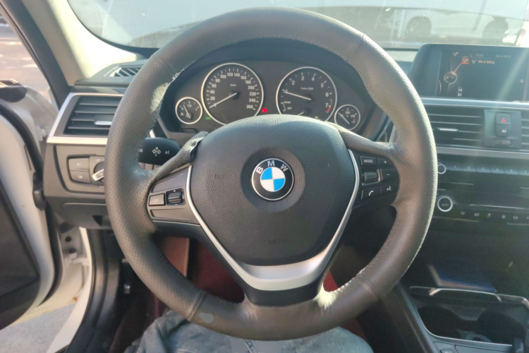 宝马3系 2017款 318i 时尚型中控内饰13