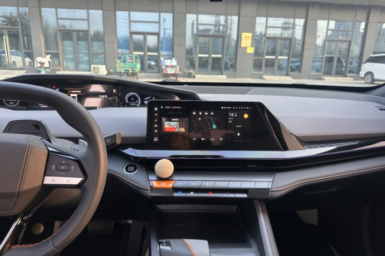 长安UNI-V 2022款 1.5T 尊贵型局部细节16