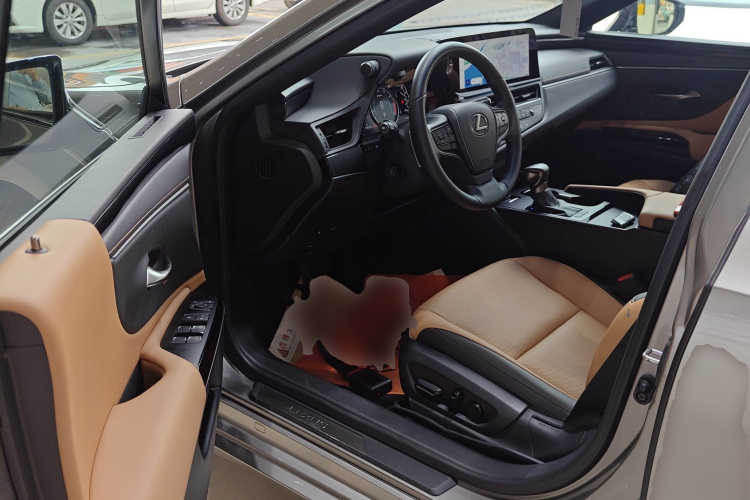 雷克萨斯ES 2023款 260 卓越版中控内饰20