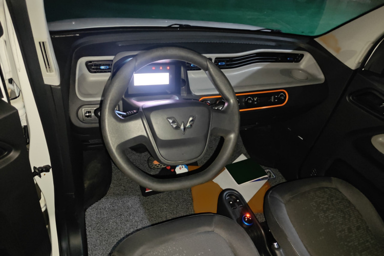 五菱汽车 宏光MINIEV 2022款 轻松款 磷酸铁锂中控内饰7002