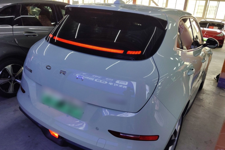 欧拉好猫 2023款 401km标准续航 尊荣型 磷酸铁锂车身外观7