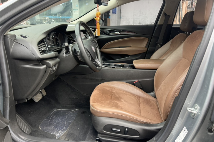 别克 君威 2023款 652T 智享型中控内饰7002