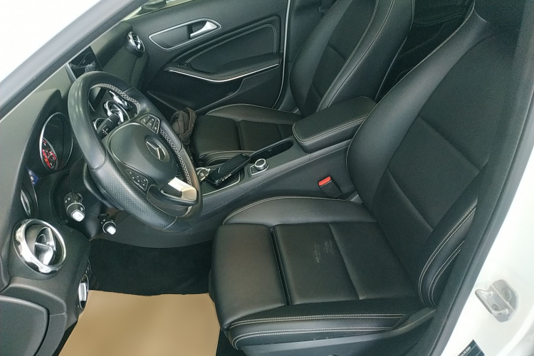 奔驰GLA 2017款 GLA 200 动感型局部细节19