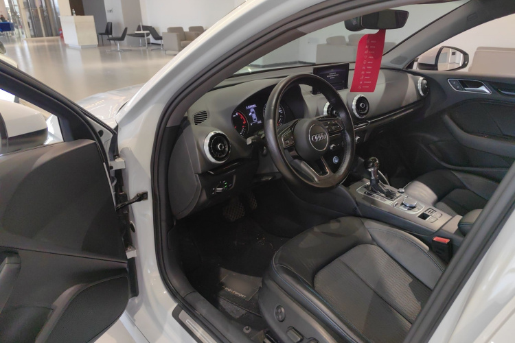 奥迪A3 2019款 Limousine 35 TFSI 时尚型 国V中控内饰7003