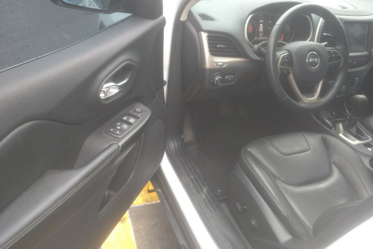 Jeep 自由光 2017款 2.0L 优越版中控内饰7003