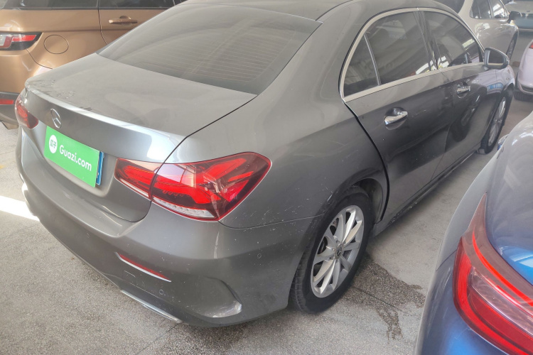 奔驰A级 2020款 改款 A 200 L 运动轿车时尚型车身外观7