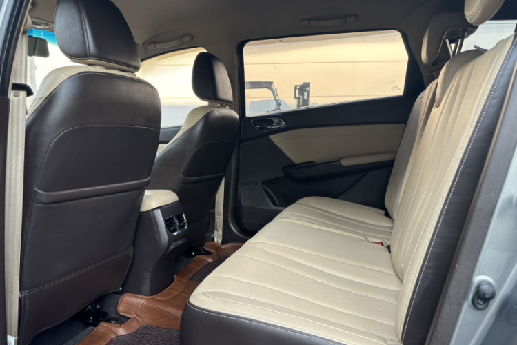 宝骏310W 2017款 1.5L 手动时尚型 国V中控内饰7004