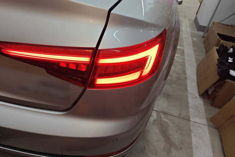 奥迪A4L 2017款 Plus 40 TFSI 运动型车身外观6006