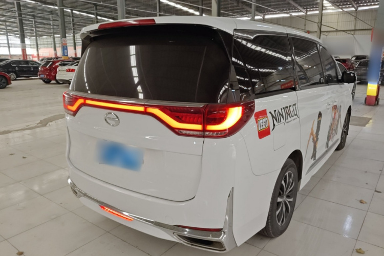 广汽传祺 传祺M8 2021款 领秀系列 390T 尊享版车身外观7