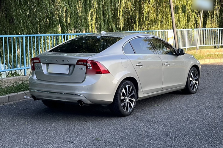 沃尔沃S60 2019款 S60L 改款 T5 智进进阶版车身外观6003