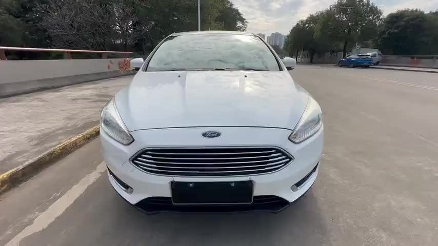 福特 福克斯 2017款 三厢 1.6L 自动风尚型智行版实拍1