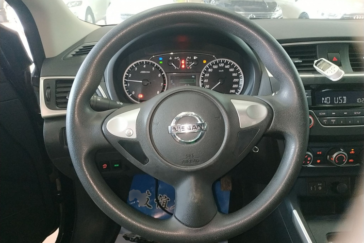 日产 轩逸 2024款 经典 1.6XE CVT舒适版中控内饰13